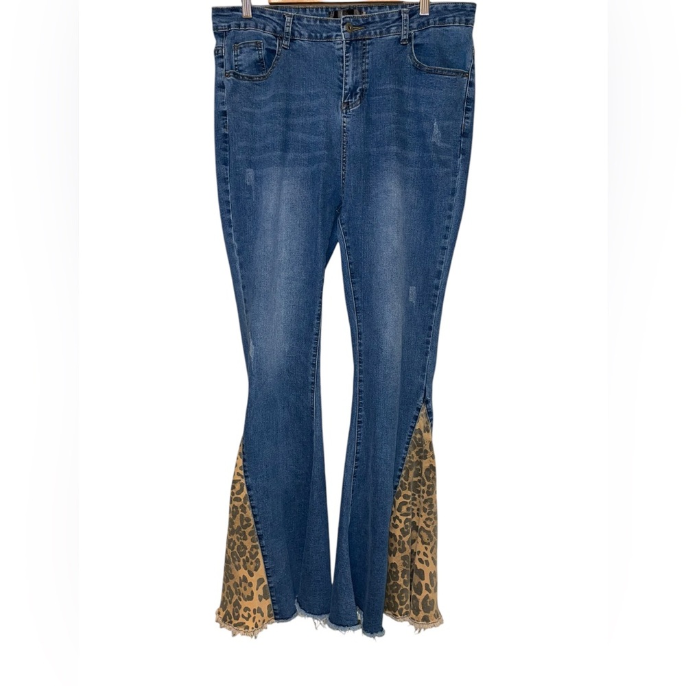 L & B Lucky & Blessed “On the Prowl” Leopard Animal Flare Panel Bell Bottoms EUC